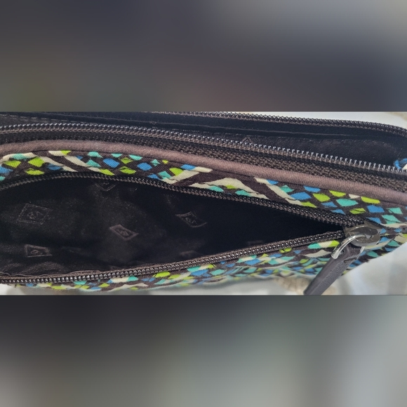 *Like New* Vera Bradley Rain Forest Patterned RFID Front zip Wristlet - Picture 5 of 5